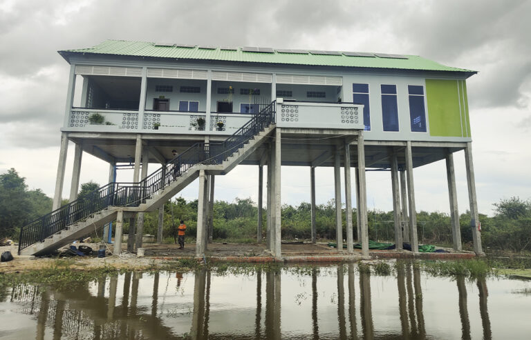 ពលរដ្ឋនៅក្នុងឃុំបណ្តែតទឹកចំនួន២របស់ស្រុកឯកភ្នំខេត្តបាត់ដំបងទទួលបានការប្រើប្រាស់ទឹកស្អាតជាលើកដំបូង 8 Wash building at EP CDP