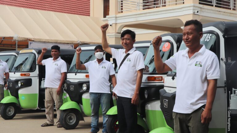 “Good Taxi Project”, 20 Auto Rickshaws handover to drivers! 6 SSE ceremony Selected 4 scaled 1