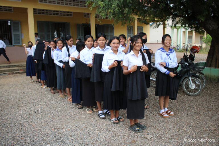 អង្គការហ្គូដណេប៊ឺសកម្ពុជា – លិខិតឆ្លងទៅកាន់អនាគតល្អរបស់កុមារកម្ពុជា 3 04 768x512 1