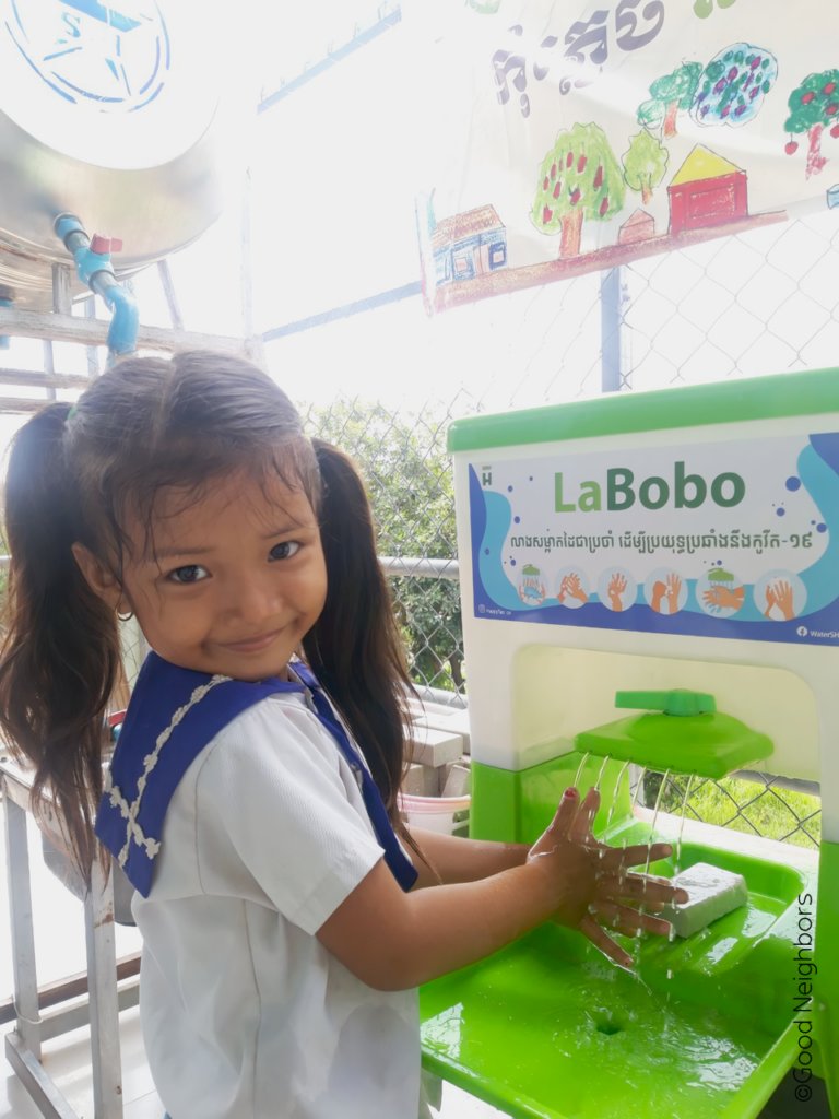 អង្គការហ្គូដណេប៊ឺសកម្ពុជា និងអង្គការ ជី អាយ ហ្សិត បានបំពាក់បរិក្ខារទឹកស្អាតក្នុងសាលារៀន ហើយចែកចាយសម្ភារៈ ដើម្បីធ្វើអនាម័យដល់សិស្សានុសិស្សក្នុងសហគមន៍ចំនួនប្រាំមួយផ្សេងគ្នា 3 photo 2023 03 31 09 30 44