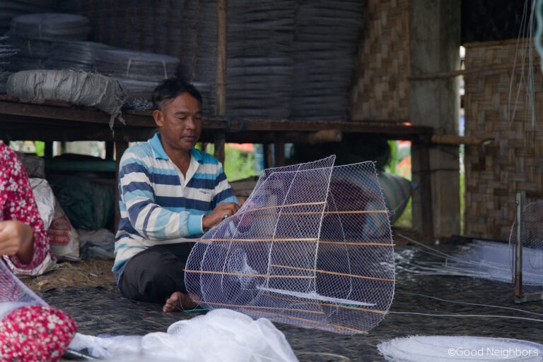 សហគមន៍កម្ពុជាកសាងមូលដ្ឋានគ្រឹះនៃទំនុកចិត្ត និងការពឹងផ្អែកលើខ្លួនឯង 20 5.2 Fishing Material 768x513 1