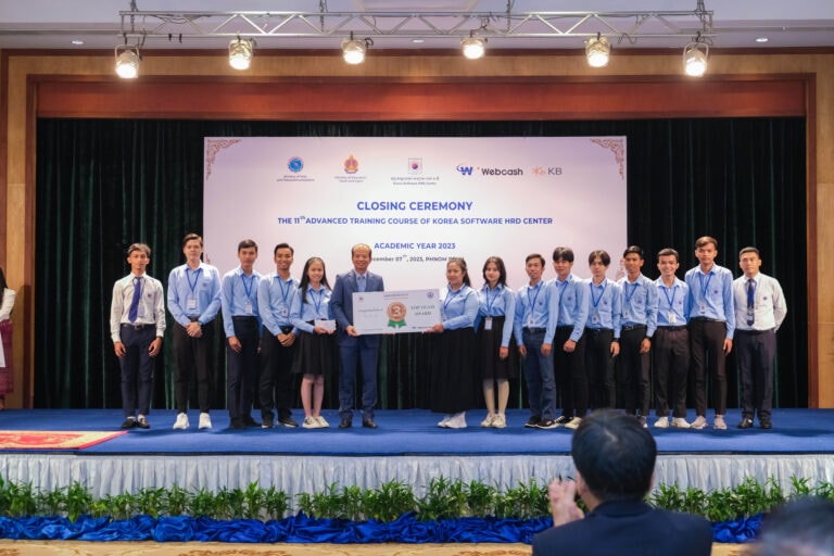 KB Prasac Bank – Good Neighbors Cambodia – HRD Center: IT Academy Support Project for Human Resources Development in Cambodia: Advanced Course Graduation Ceremony 8 HRD photo No copyright 10 768x512 1