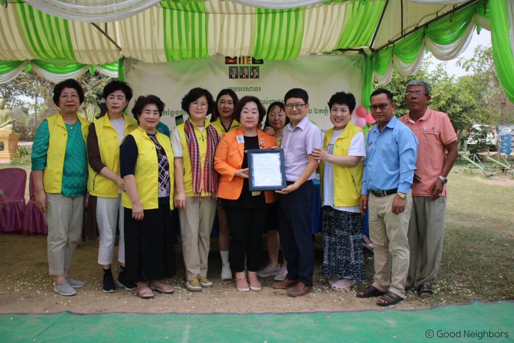 Good Neighbors Cambodia – Lions Club visited and handed over three Good Handwashing Stations to students in Ou Taki, Aek Phnom, and Krous Primary School 2 428633219 794642809366804 5247764004881021796 n 1