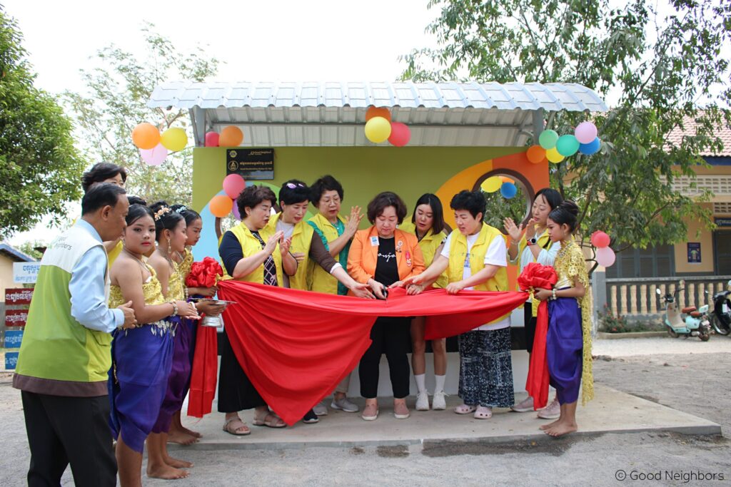 Good Neighbors Cambodia – Lions Club visited and handed over three Good Handwashing Stations to students in Ou Taki, Aek Phnom, and Krous Primary School 3 428634193 794642886033463 1791245661851717912 n 2