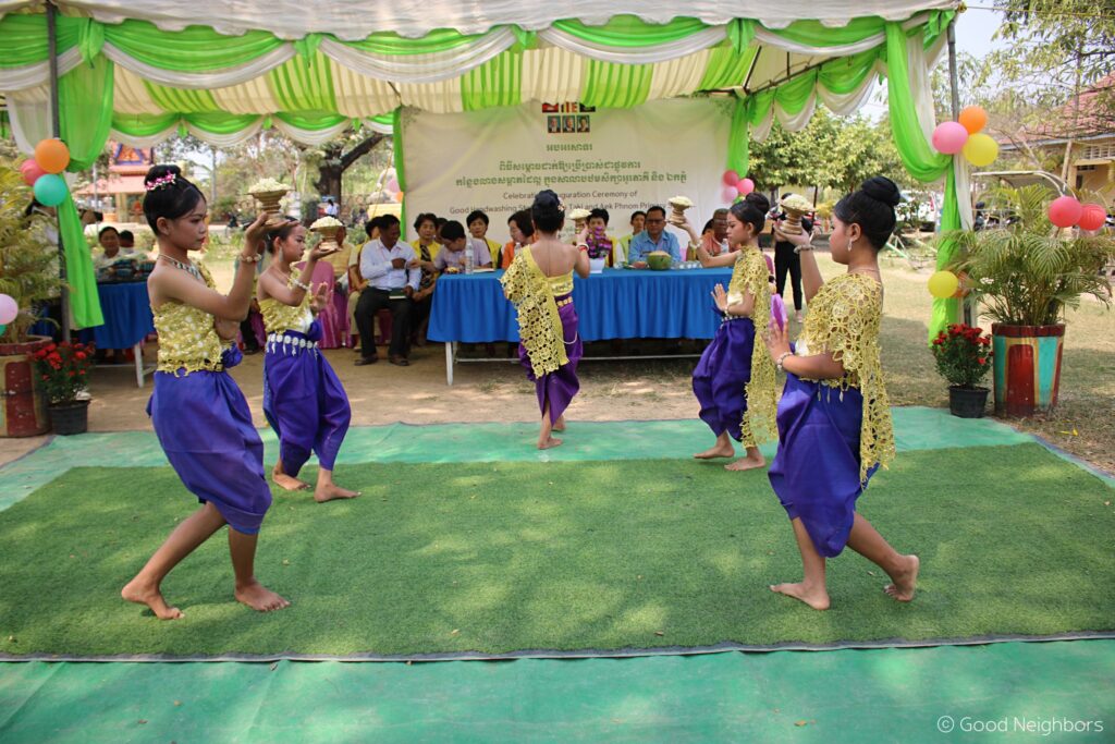 Good Neighbors Cambodia – Lions Club visited and handed over three Good Handwashing Stations to students in Ou Taki, Aek Phnom, and Krous Primary School 5 428642163 794642976033454 1048362926187227926 n 1