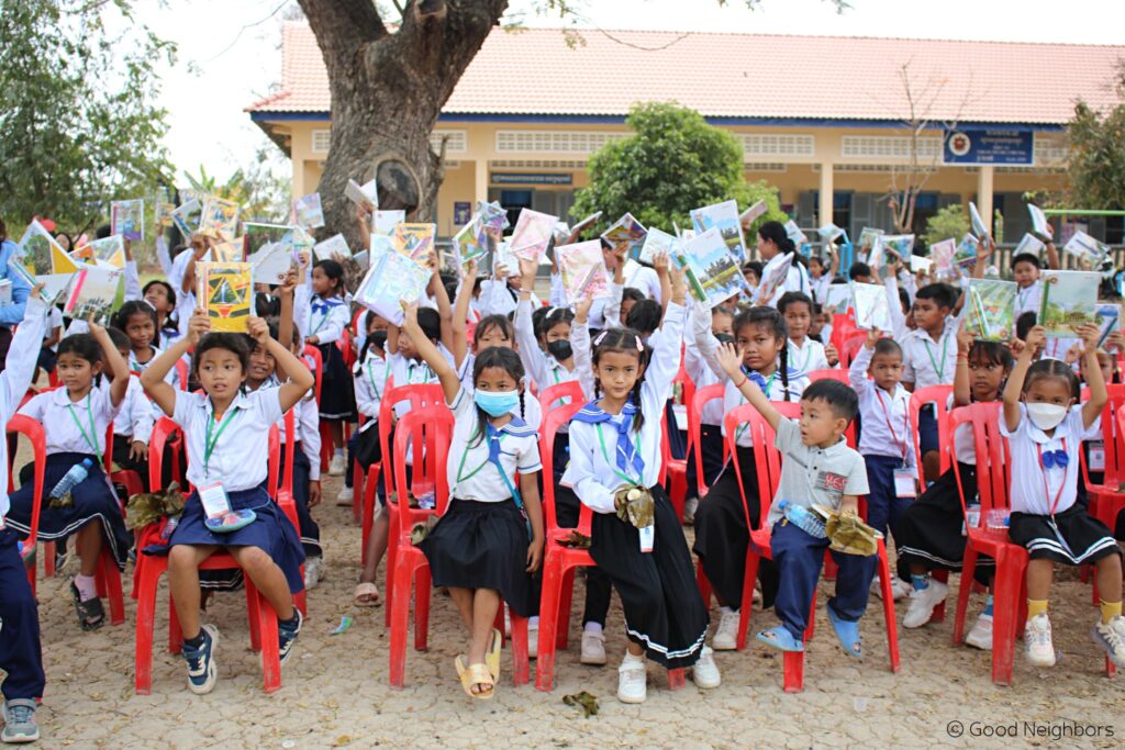 Good Neighbors Cambodia – Lions Club visited and handed over three Good Handwashing Stations to students in Ou Taki, Aek Phnom, and Krous Primary School 8 428643626 794642849366800 2311941132645045131 n