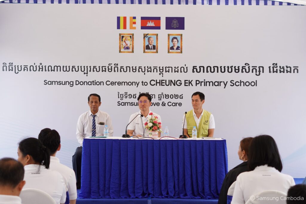 អង្គការហ្គូដណេប៊ឺសកម្ពុជា – សាមសុងកម្ពុជា ប្រគល់អំណោយសប្បុរសធម៌ ជូនដល់សិស្សានុសិស្សនៅបឋមសិក្សា ជើងឯក 1 1. By SAM SUNG 1 scaled 1