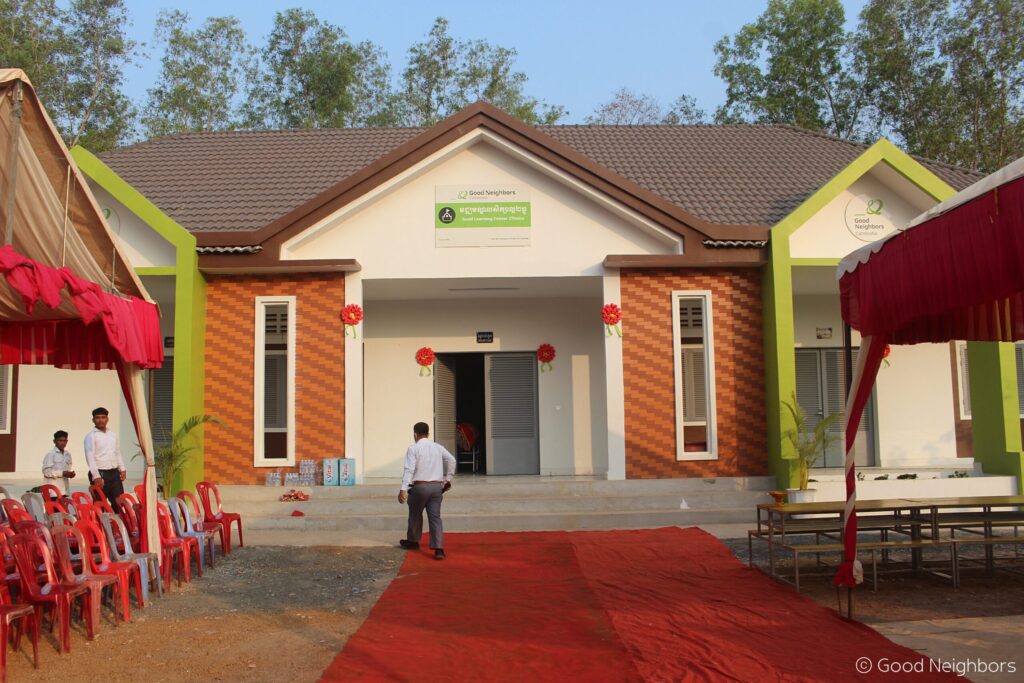Good Neighbors Cambodia Handovers Good Learning Center to 2 Thnou Secondary School in Kratie Province 5 IMG 7544 01 scaled 1