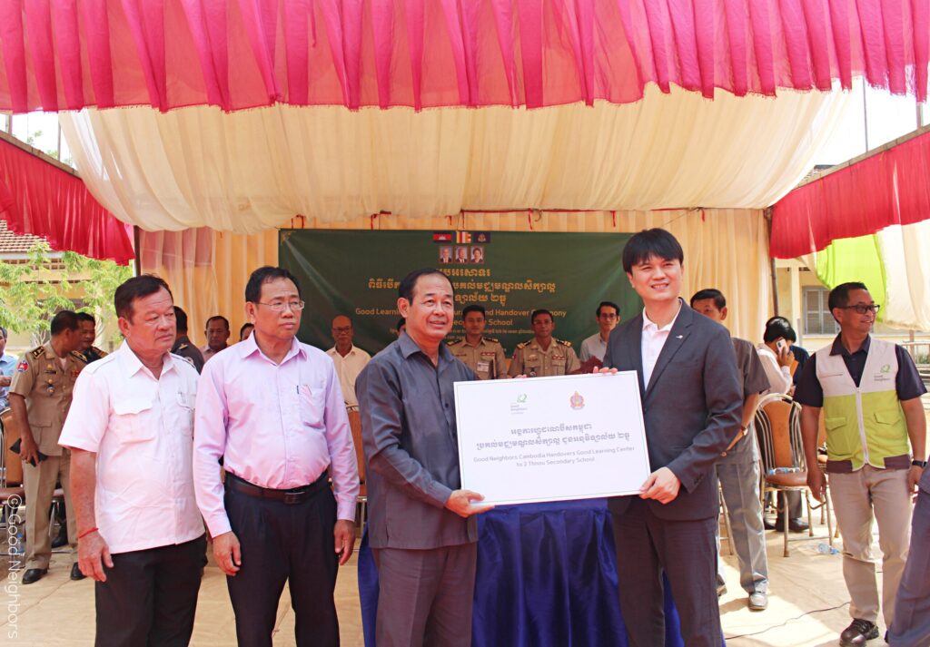 Good Neighbors Cambodia Handovers Good Learning Center to 2 Thnou Secondary School in Kratie Province 4 IMG 7664 01 scaled 1