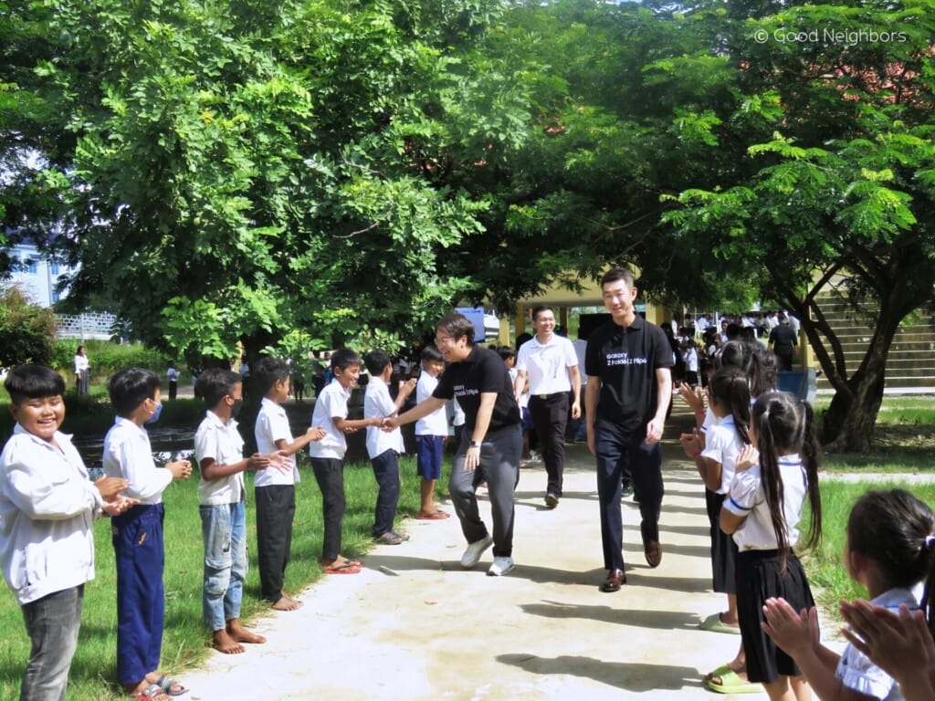 អង្គការហ្គូដណេប៊ឺសកម្ពុជា – ក្រុមហ៊ុនសាមសុង ឧបត្ថម្ភទូរទស្សន៍ដើម្បីបង្កើន និងរួមបញ្ចូលការអប់រំឌីជីថលនៅក្នុងសាលារៀននៅកម្ពុជា 2 IMG 4793 scaled 1