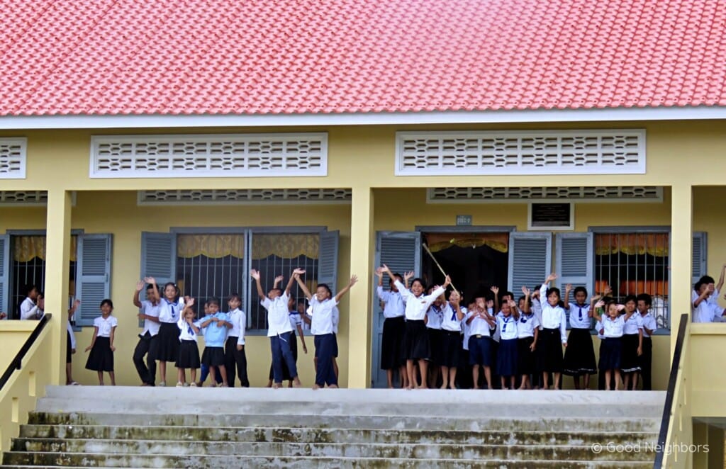 អង្គការហ្គូដណេប៊ឺសកម្ពុជា – ក្រុមហ៊ុនសាមសុង ឧបត្ថម្ភទូរទស្សន៍ដើម្បីបង្កើន និងរួមបញ្ចូលការអប់រំឌីជីថលនៅក្នុងសាលារៀននៅកម្ពុជា 9 IMG 4832 scaled 1