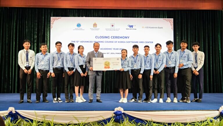 អង្គការហ្គូដណេប៊ឺសកម្ពុជា ធនាគារ ខេប៊ី គូកមីន- កម្មវិធីបញ្ចប់វគ្គសិក្សាបច្ចេកវិទ្យាកម្រិតខ្ពស់ជំនាន់ទី ១២ នៃគម្រោងគាំទ្រថ្នាក់សិក្សាបច្ចេកវិទ្យា (IT) ដើម្បីការអភិវឌ្ឍន៍សមត្ថភាពយុវជន 4 KB Closiing Ceremony Main Photo 2