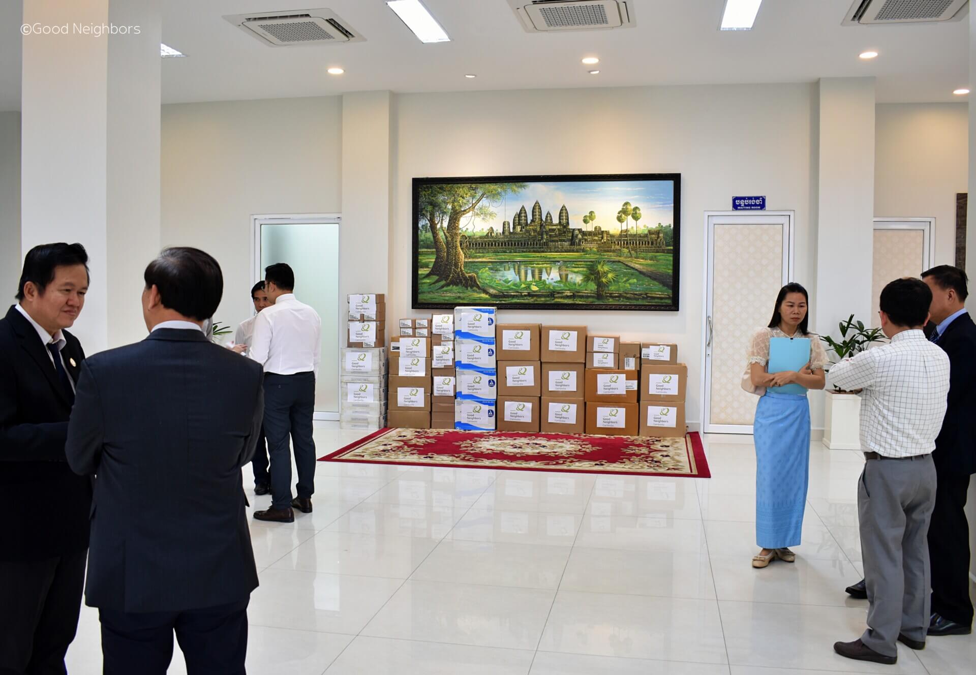 Good Neighbors Cambodia - Handover 4,280 Bottle of Medication to the Ministry of Health of the Kingdom of Cambodia 4 KJA 0020 1